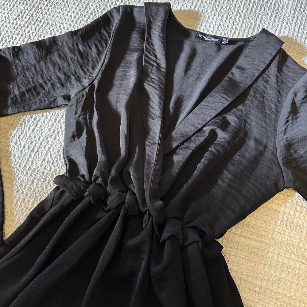 PrettyLittleThing Black V-Neck Dress